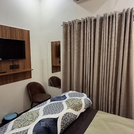 Shri Harihar Dham Hotel Mathura Kültér fotó