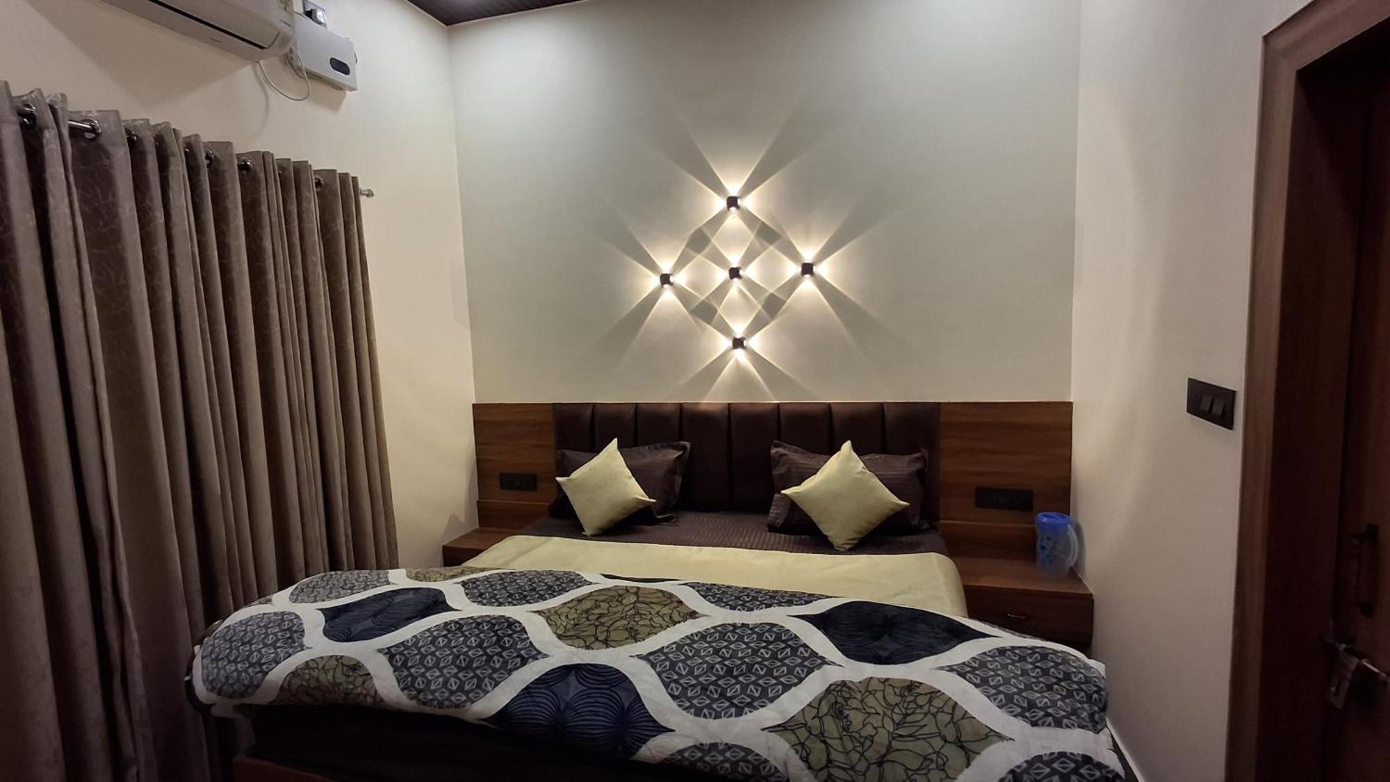 Shri Harihar Dham Hotel Mathura Kültér fotó